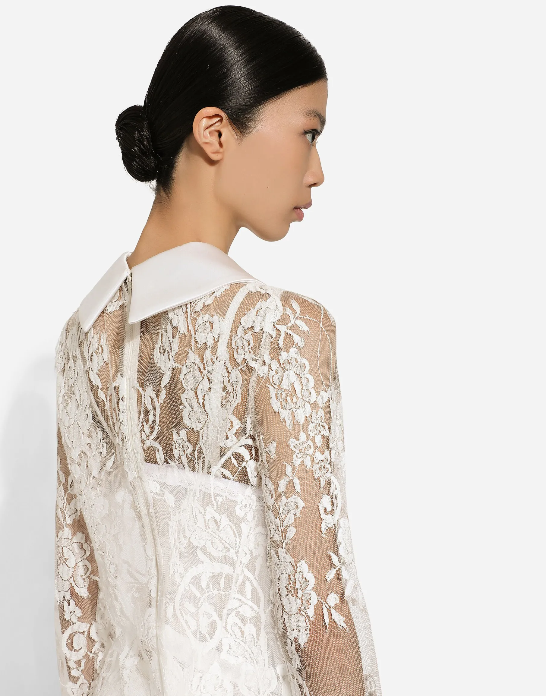 Short lace dress with satin neck