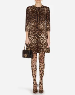 Short leopard print dress in double crêpe