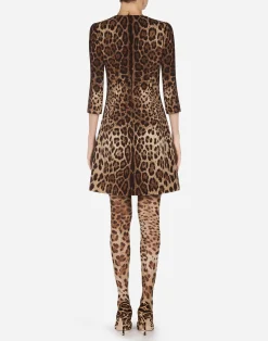 Short leopard print dress in double crêpe