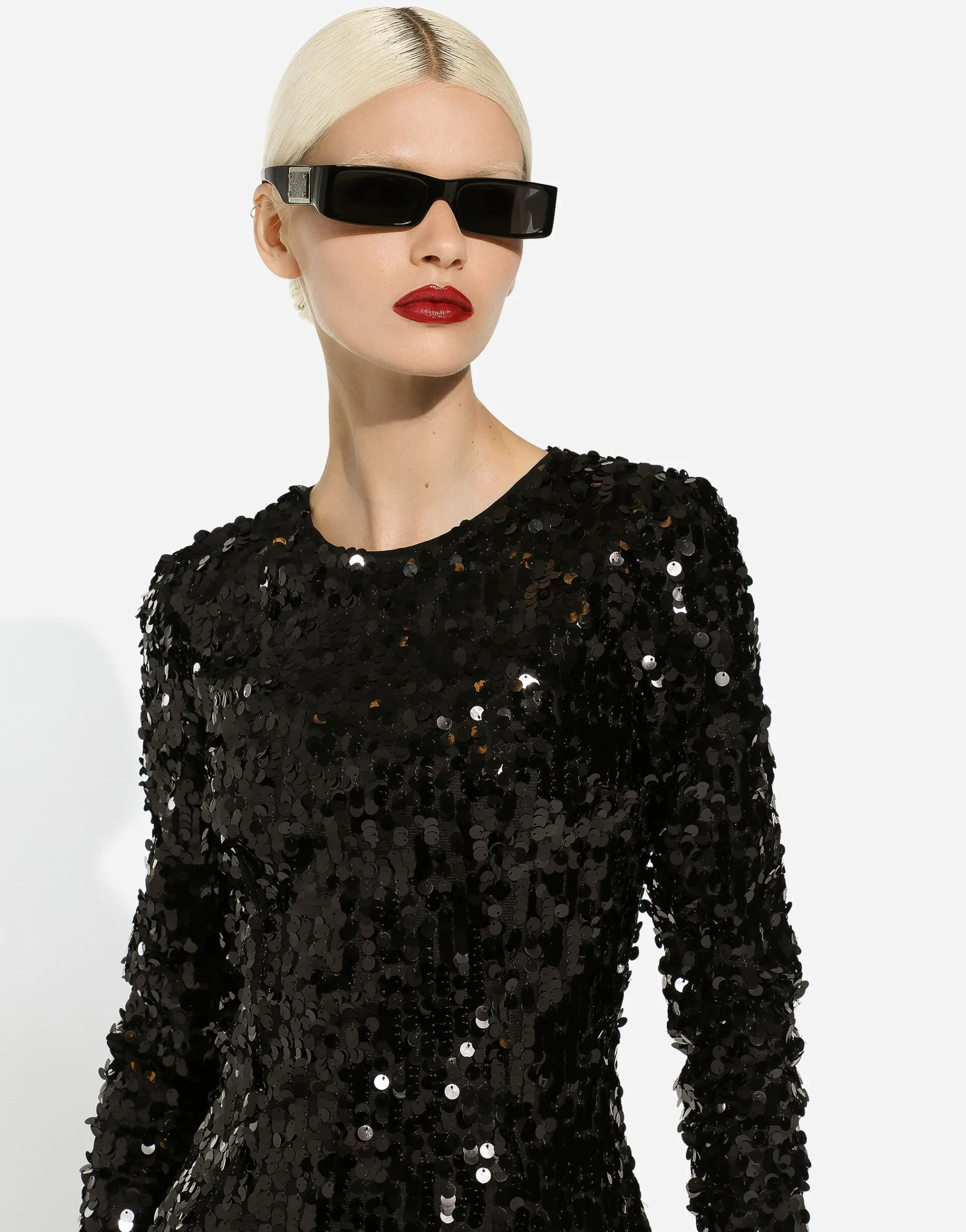Short long-sleeved sequined dress