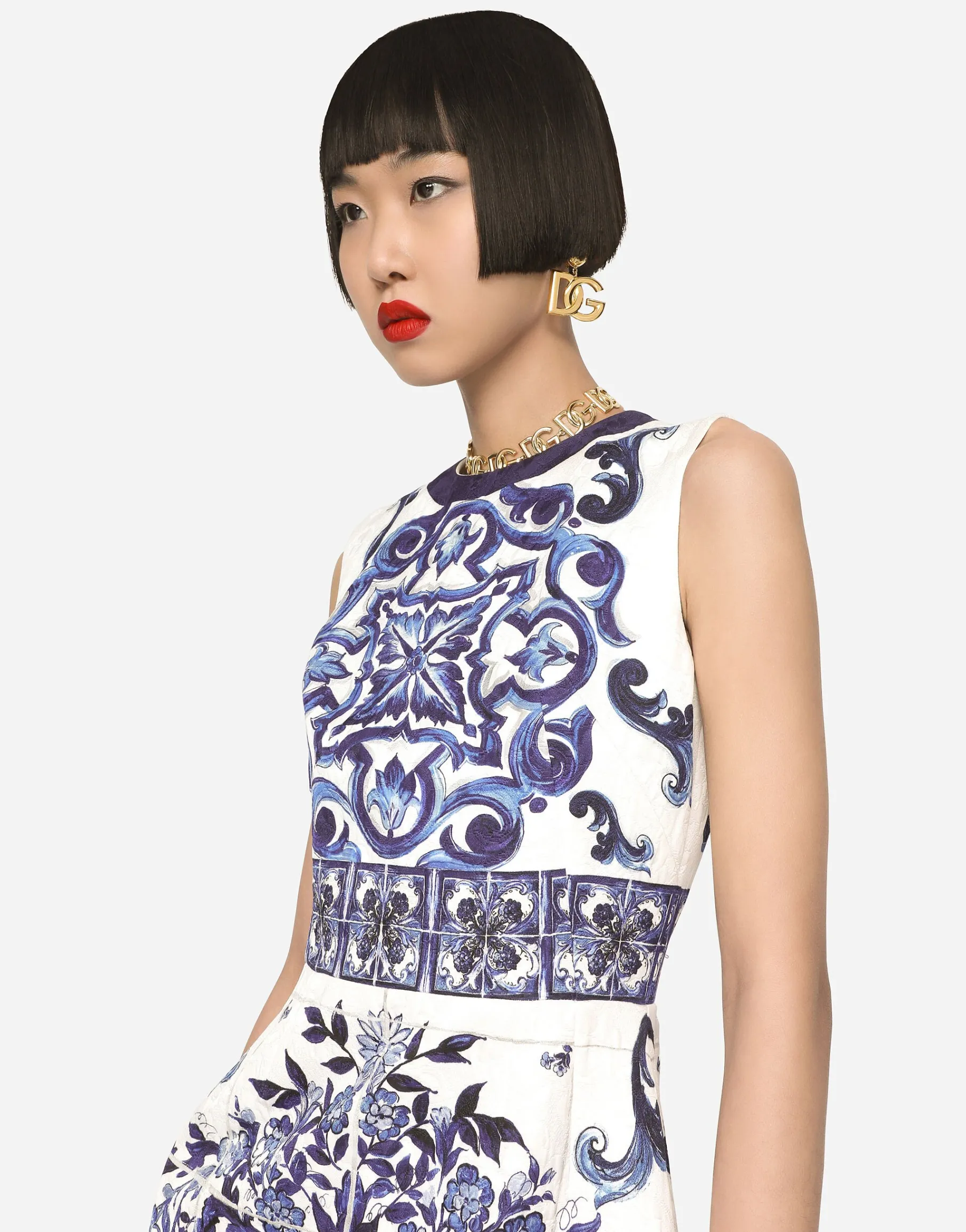 Short majolica-print brocade dress
