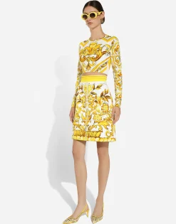 Short majolica-print brocade skirt