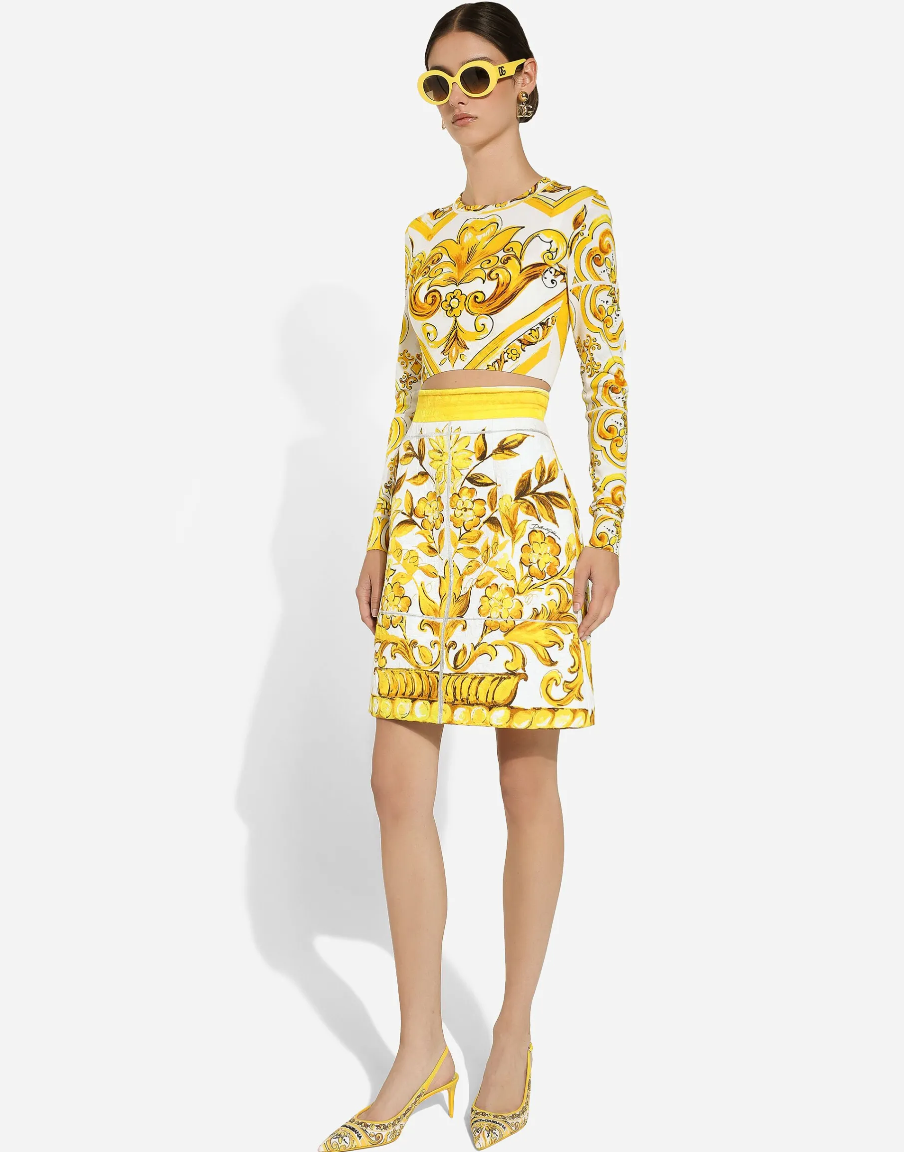 Short majolica-print brocade skirt