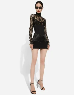 Short skirt with corset belt detail