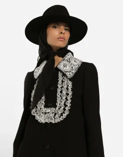 Short wool coat with lace details