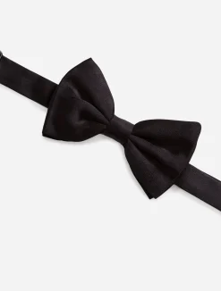 Silk bow tie