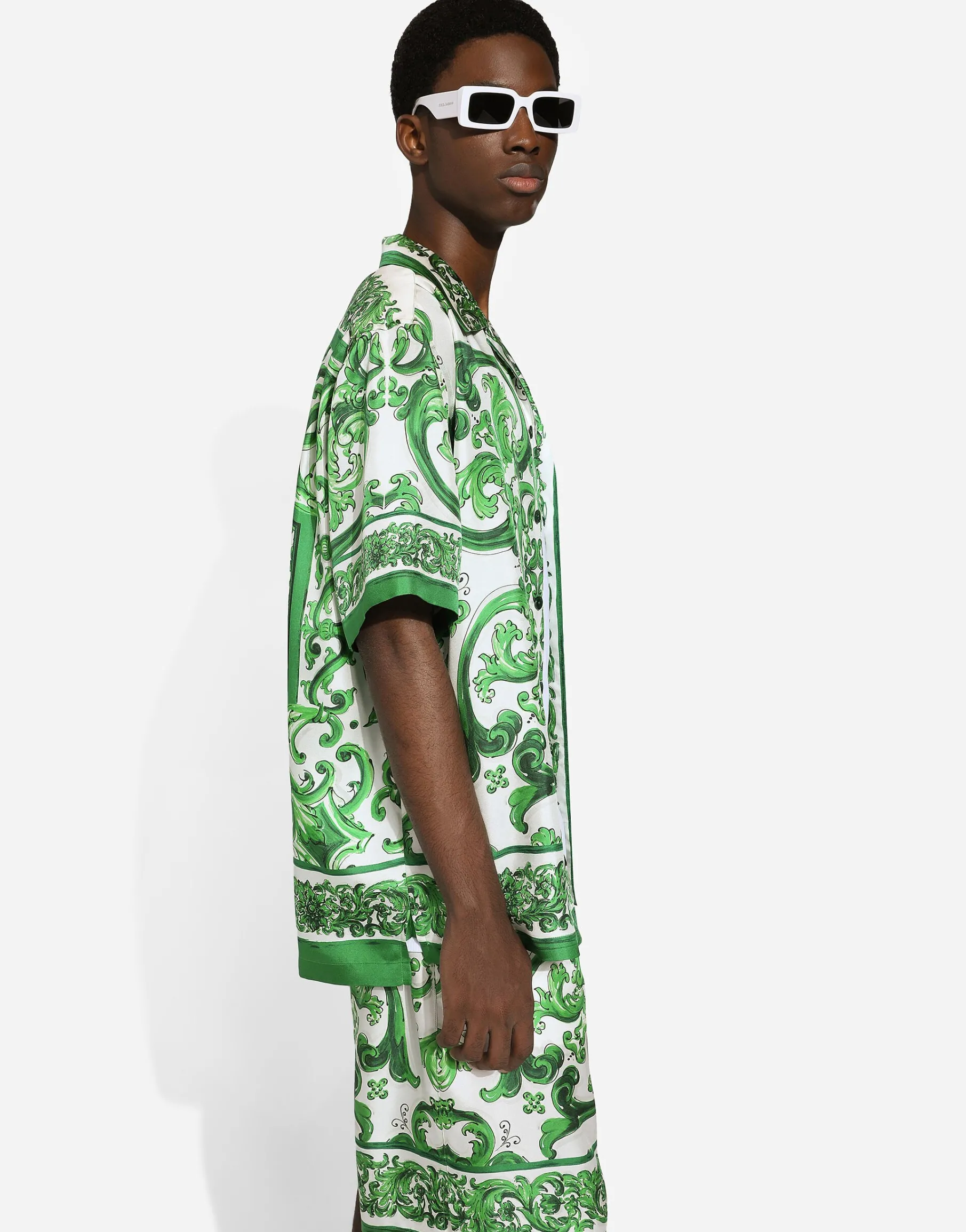 Silk twill Hawaiian shirt with majolica print