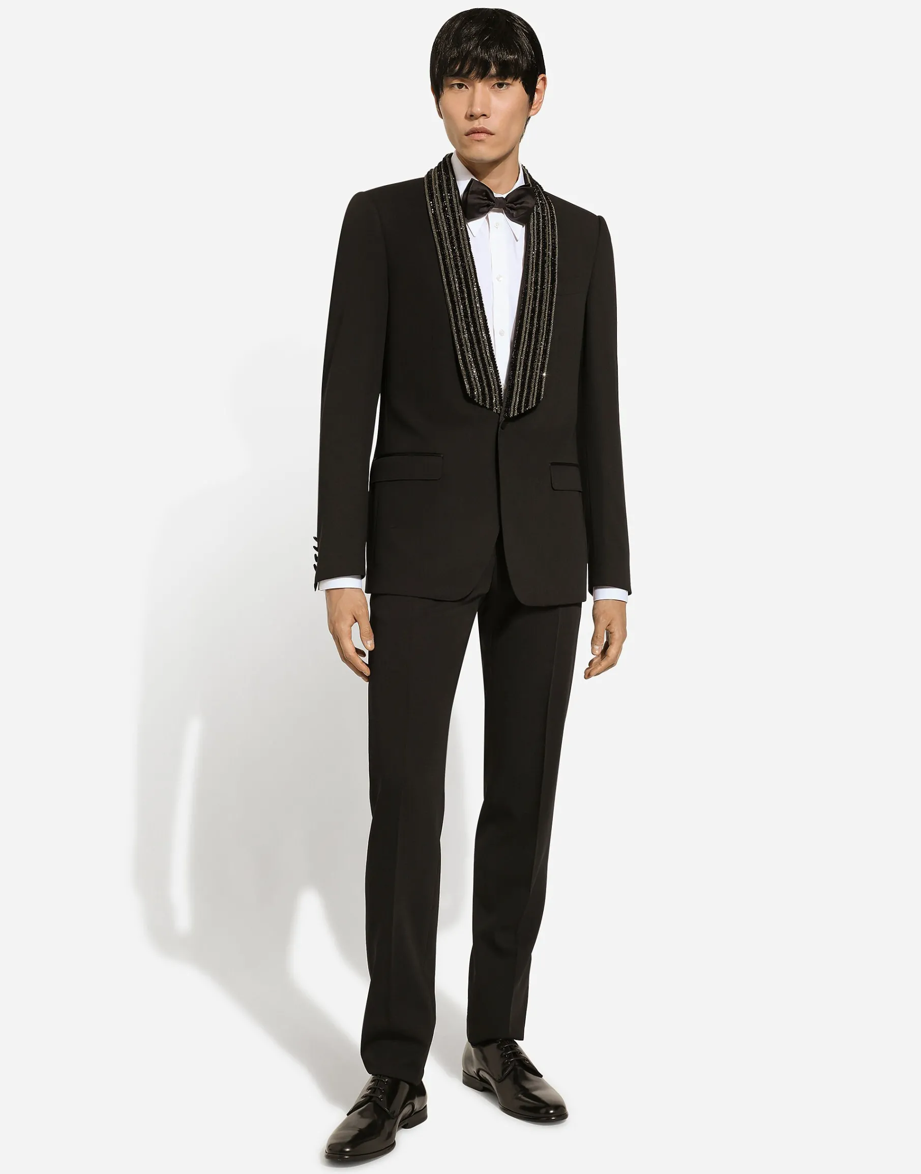 Single-breasted jacket with embroidered shawl collar