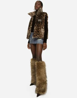 Sleeveless leopard-print jacket with logo tag
