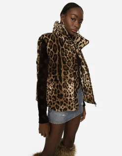 Sleeveless leopard-print jacket with logo tag