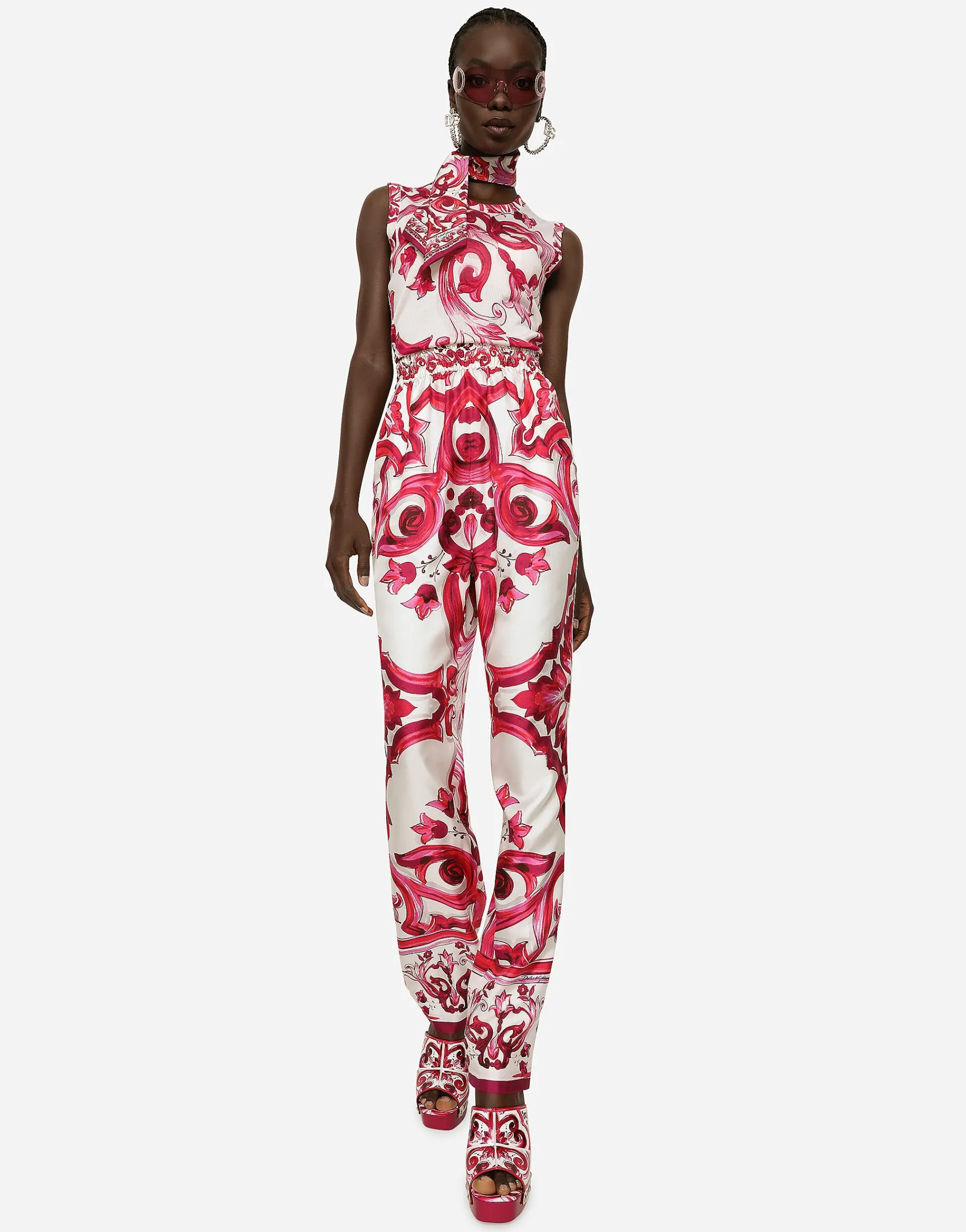 Sleeveless silk top with Majolica print