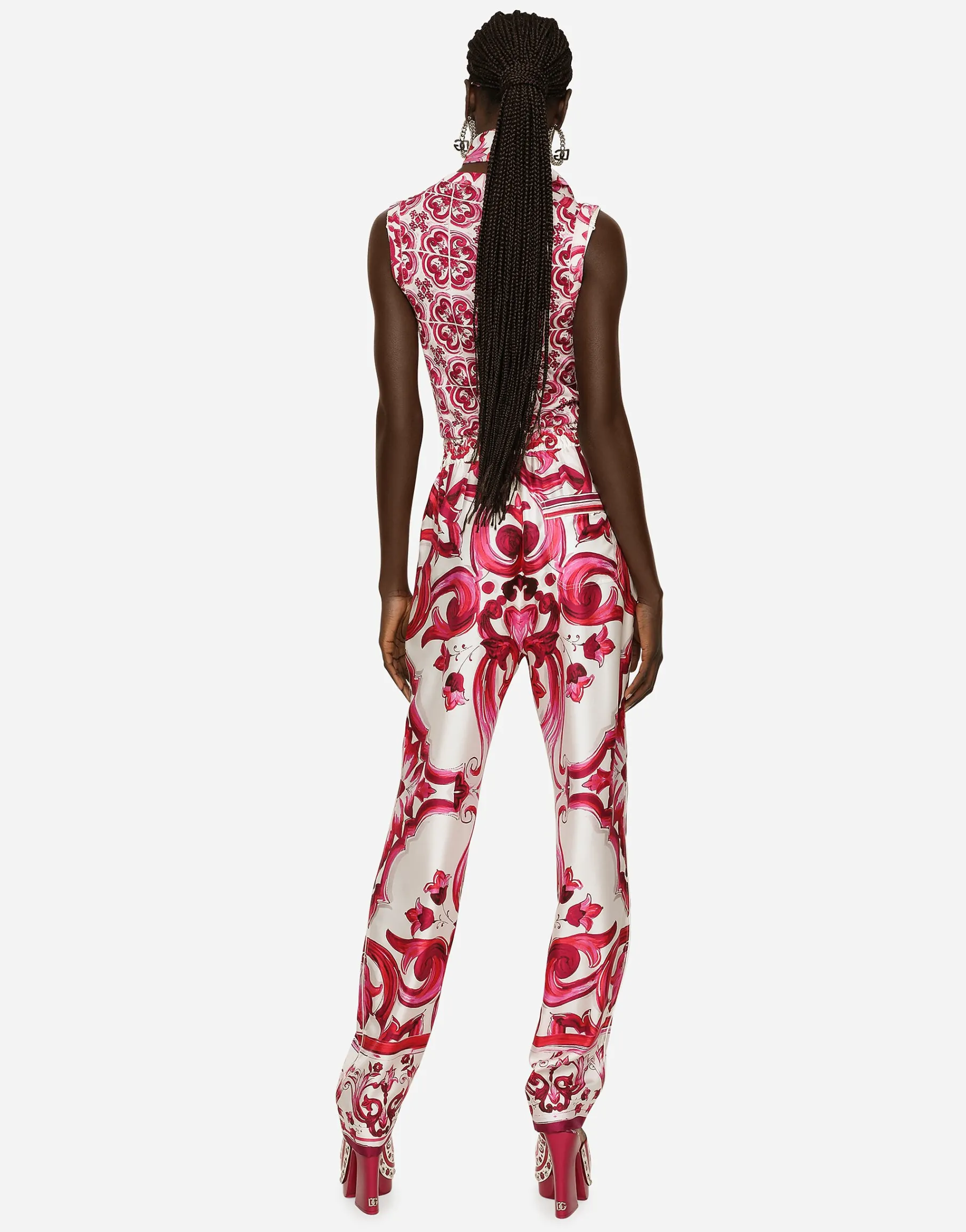 Sleeveless silk top with Majolica print