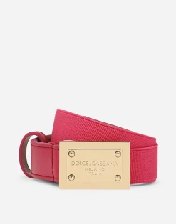 Stretch belt with logo tag