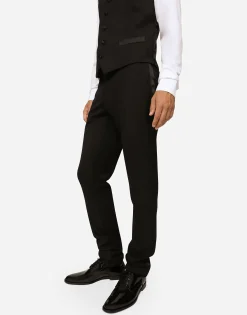 Three-piece Sicilia-fit suit in stretch wool