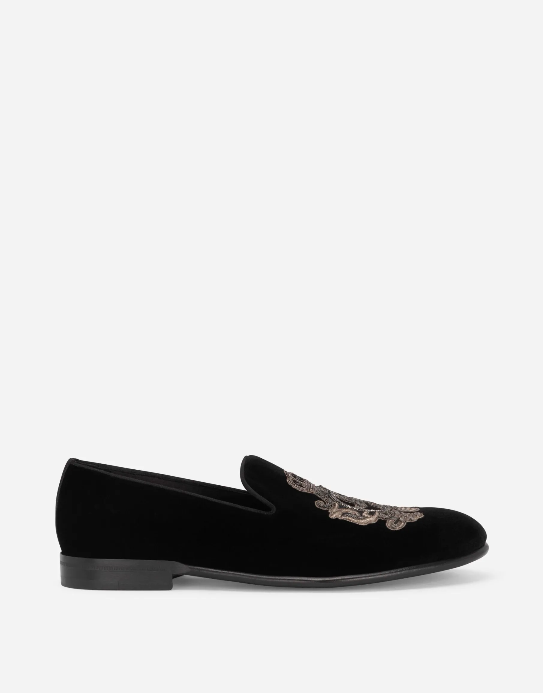 Velvet slippers with coat of arms embroidery