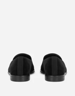 Velvet slippers with coat of arms embroidery
