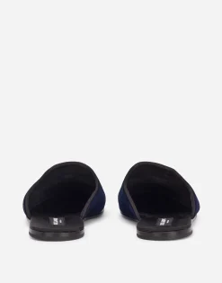 Velvet slippers with coat of arms embroidery