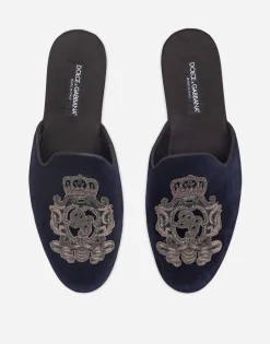 Velvet slippers with coat of arms embroidery