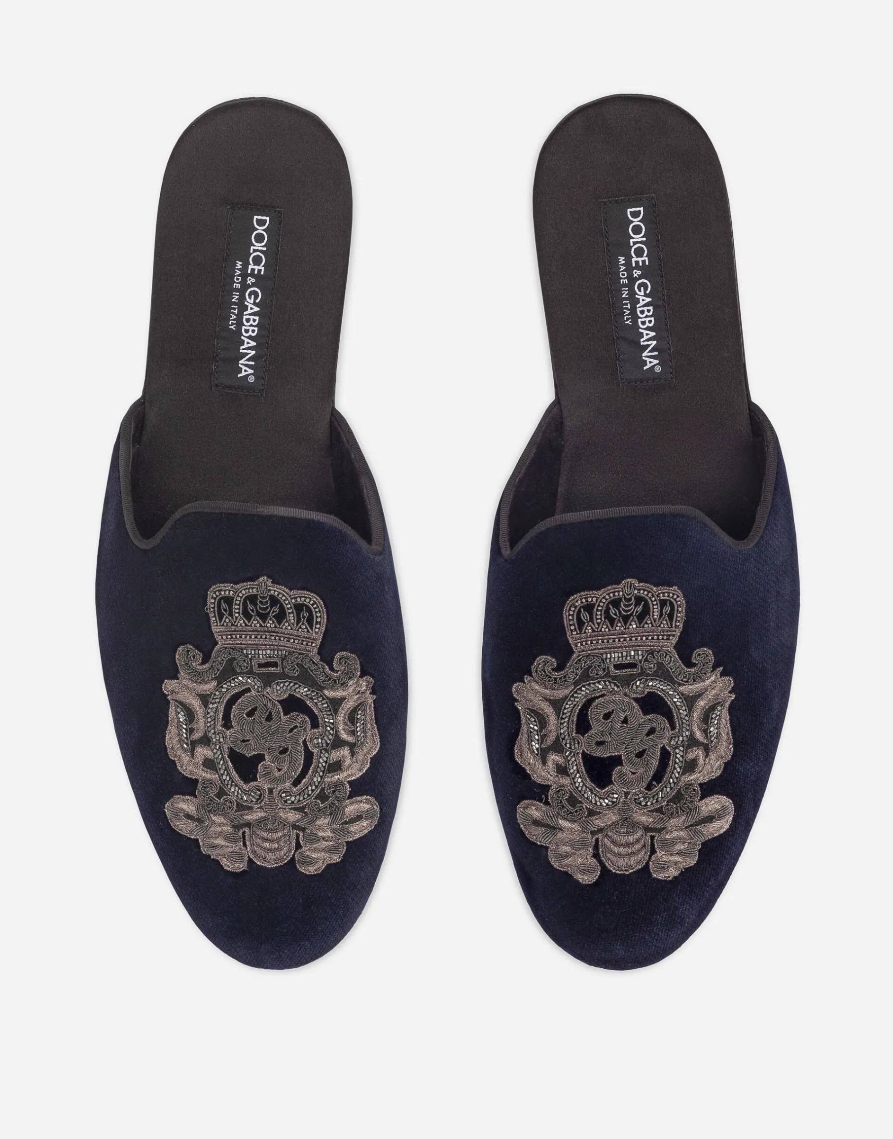 Velvet slippers with coat of arms embroidery