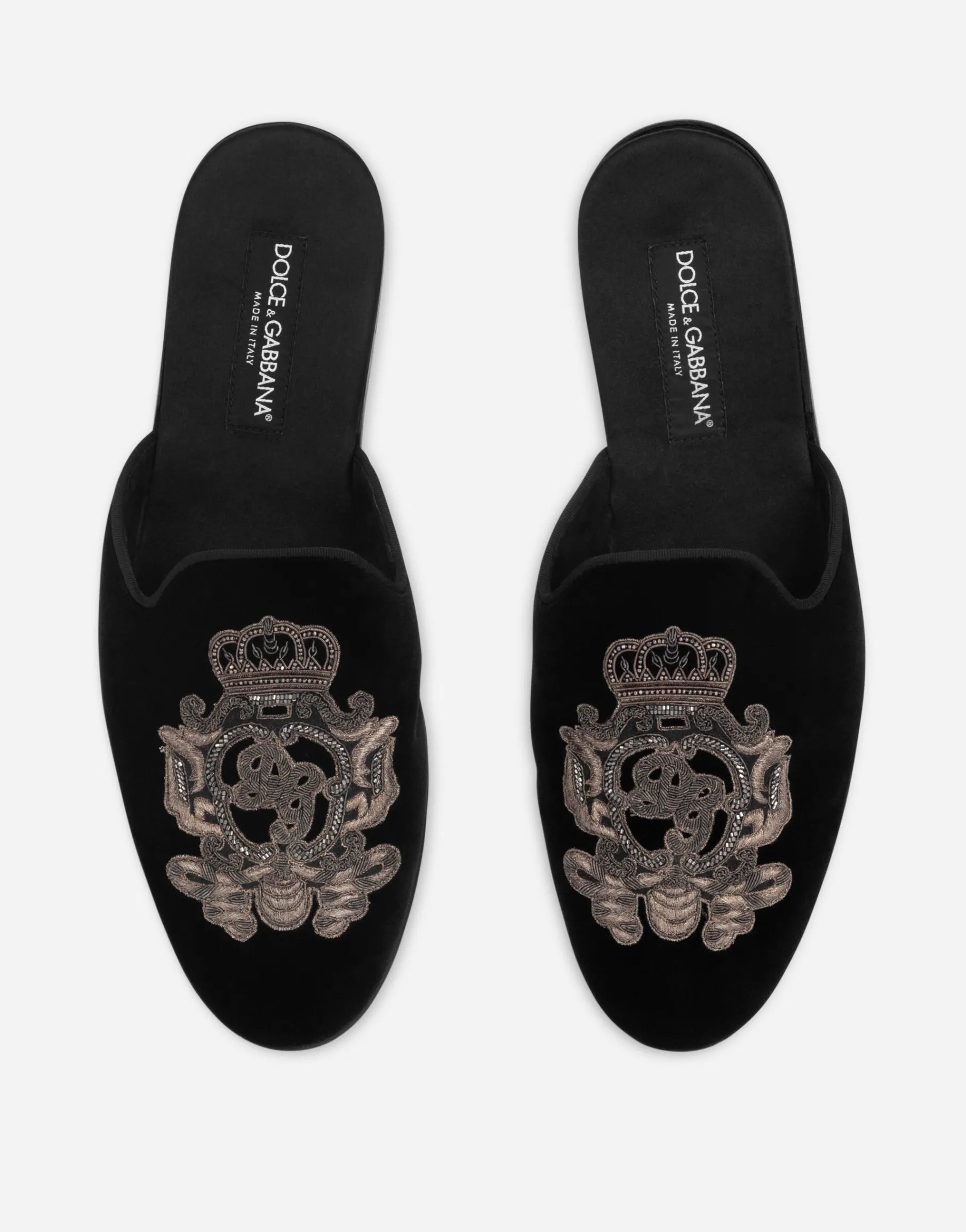 Velvet slippers with coat of arms embroidery