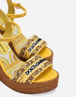 Wedge sandals with majolica embroidery