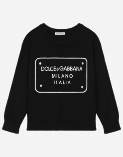 Wool pullover with branded tag