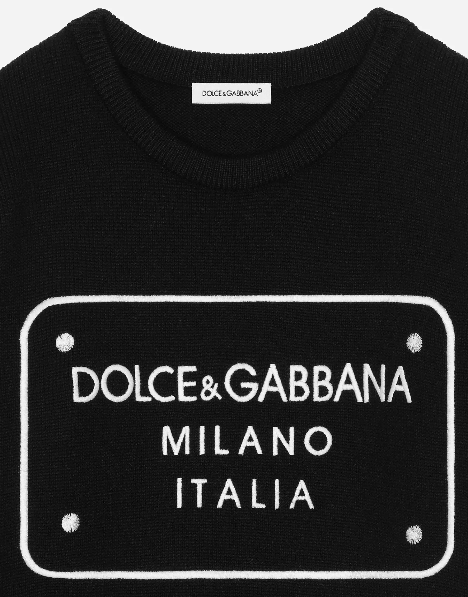 Wool pullover with branded tag