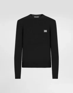 Wool round-neck sweater with branded tag