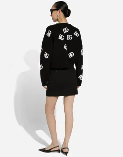 Wool V-neck sweater with DG logo inlay
