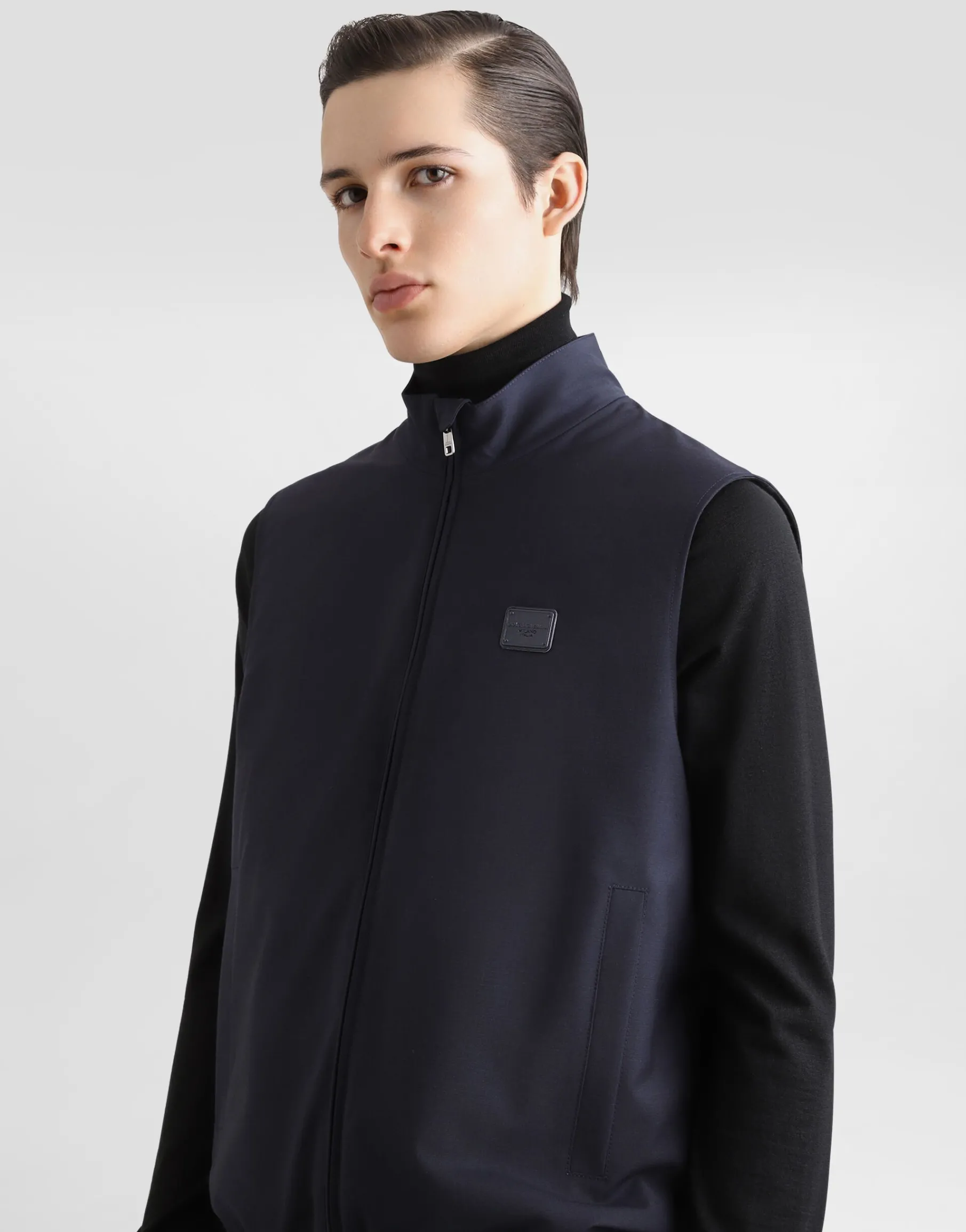 Woolen vest with tag