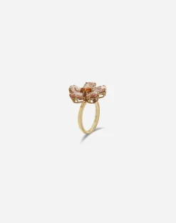 Yellow gold ring with flower